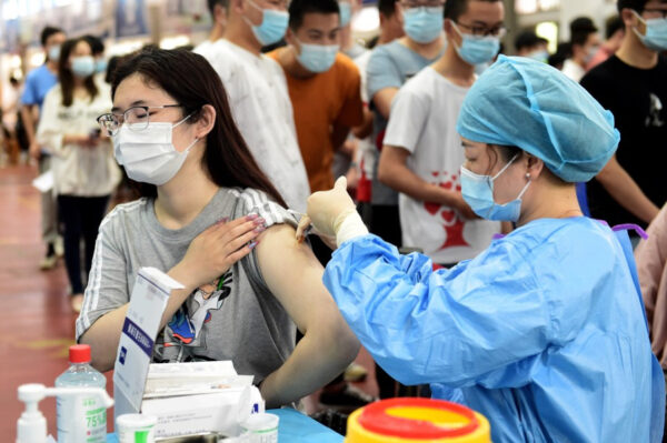 Covid: mais de 1,25 bilhão de pessoas totalmente vacinadas na China