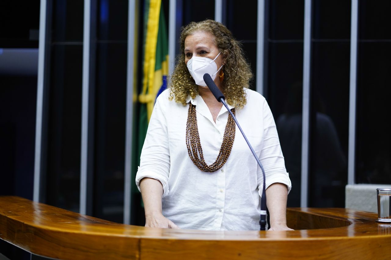 Jandira: Lobby da indústria do tabaco precisa ser confrontado