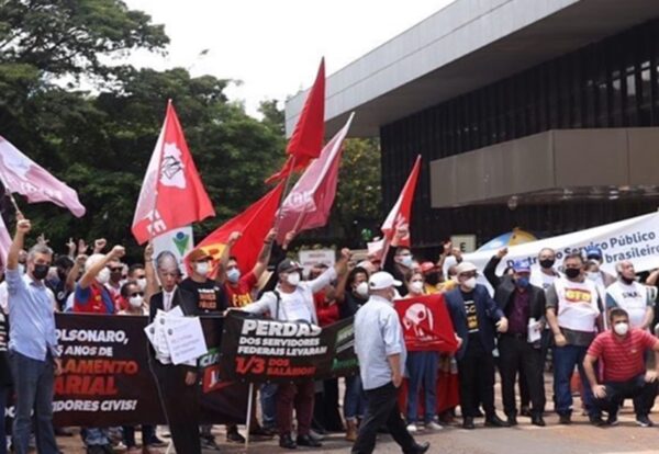 Servidores do BC decidem manter greve por tempo indeterminado