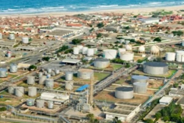 Governo vende refinaria Lubnor e agrava crise dos combustíveis