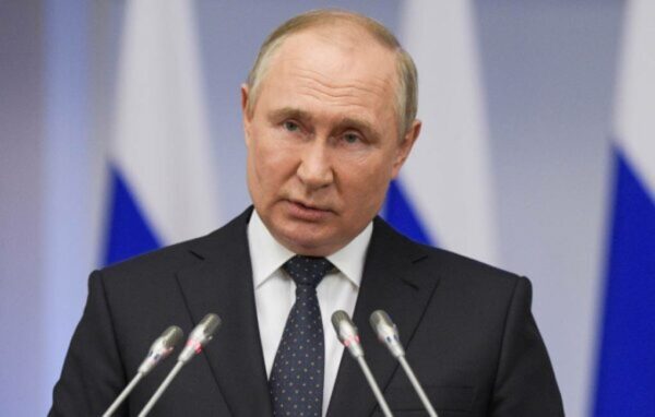 Rússia paga dívida externa com rublos em resposta a sanções