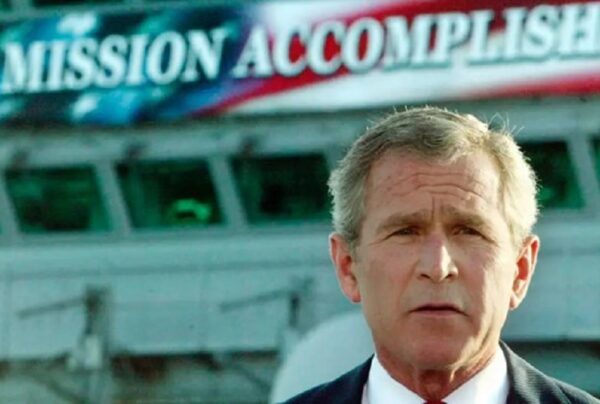 Bush tropeça e diz “invasão do Iraque foi brutal”, ao criticar Rússia