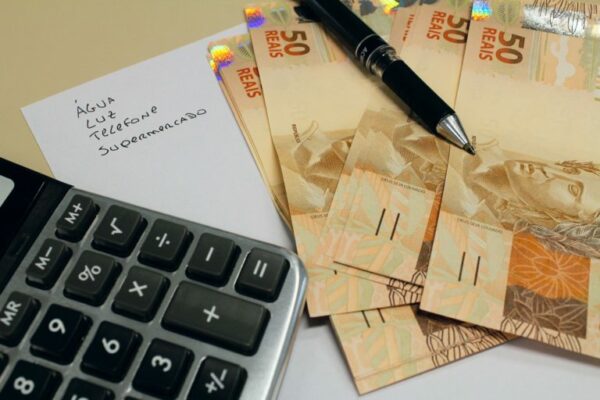 62 milhões de brasileiros não conseguem pagar suas contas