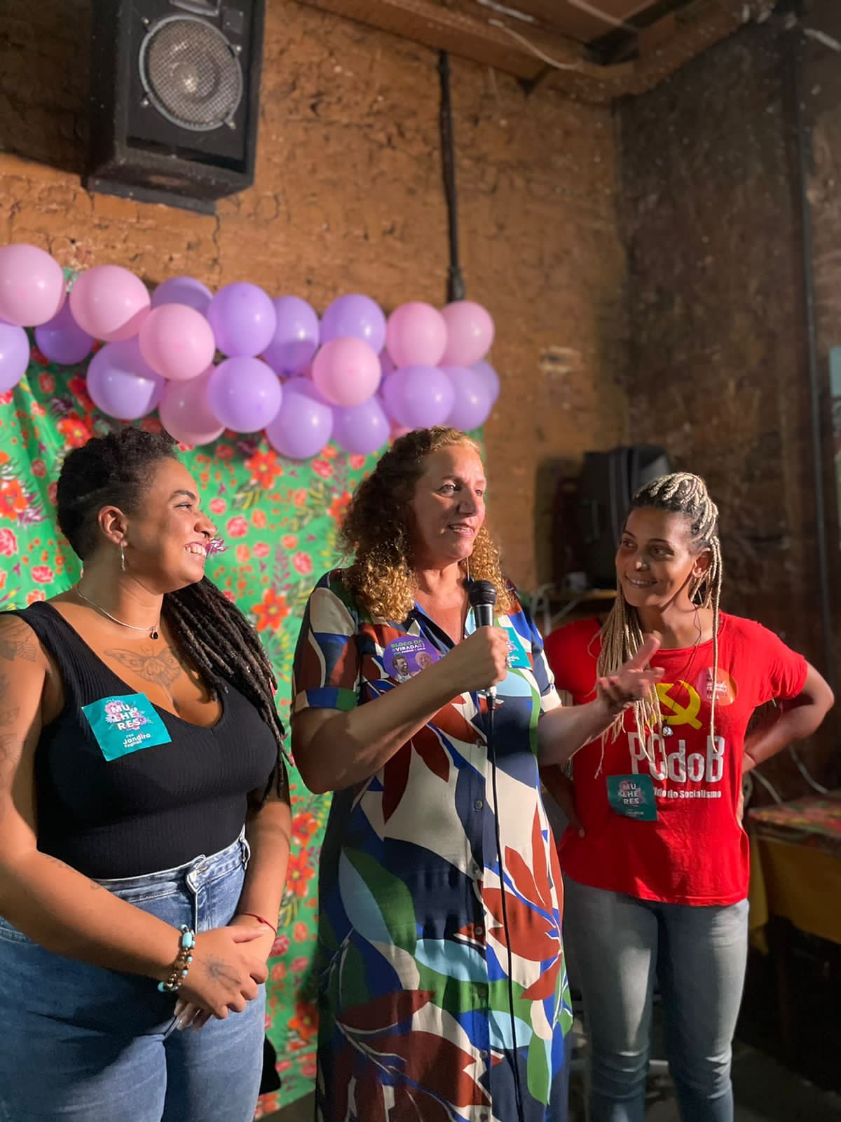 Jandira Feghali recebe apoio de feministas no Rio