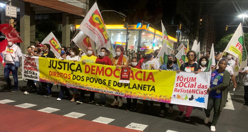 Marcha em Porto Alegre abre fóruns sociais e rechaça governo Bolsonaro