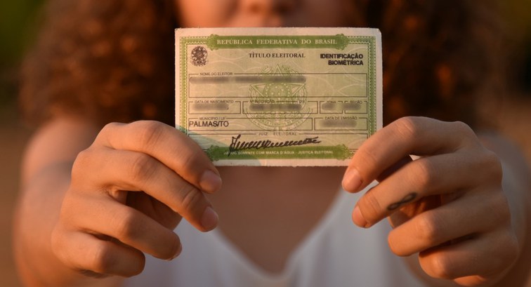 Lideranças do PCdoB alertam jovens para tirar o título e mudar o país