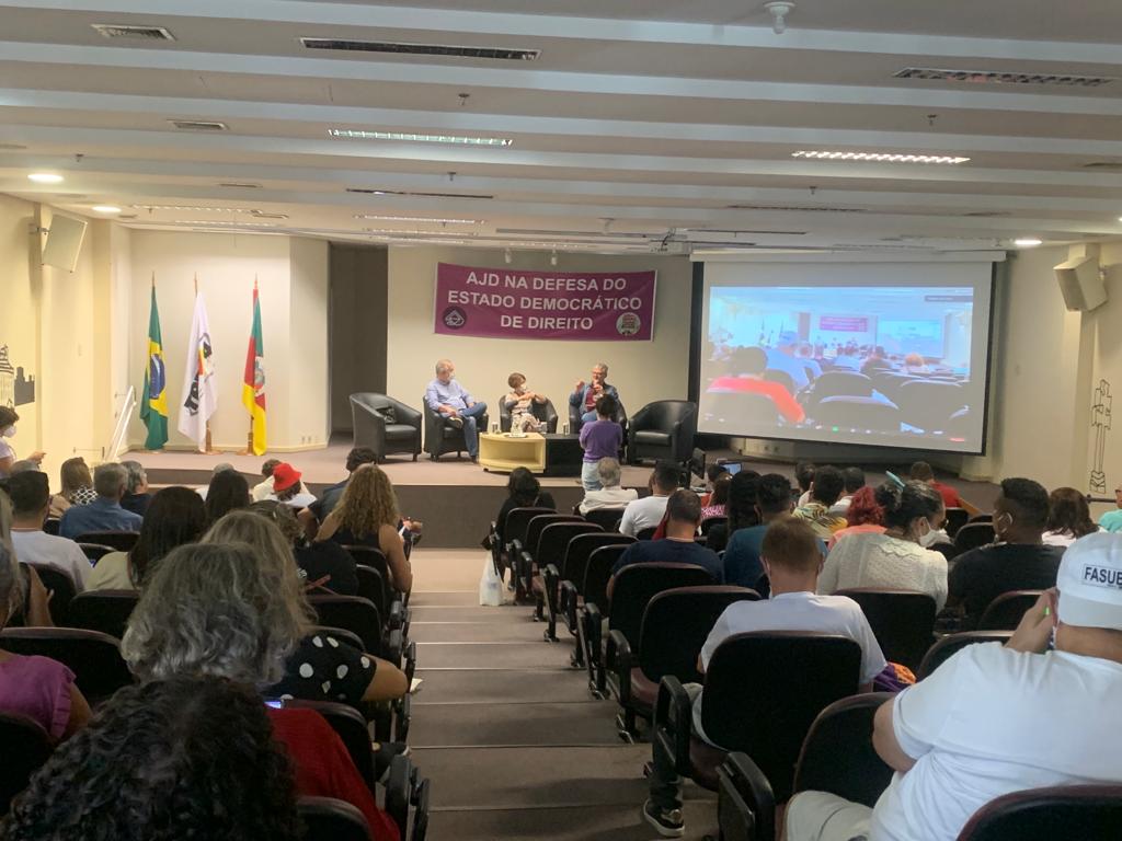 Debate aponta urgência de saídas para crise do trabalho