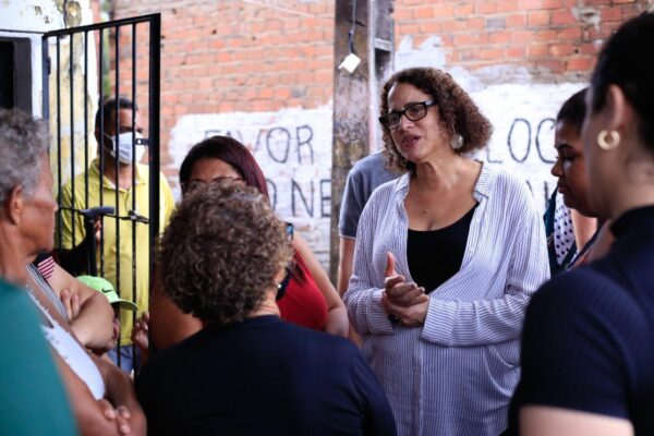 Luciana visita comunidades afetadas pela chuva em Olinda