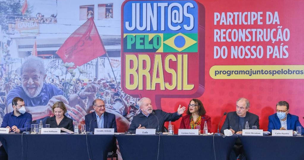 PCdoB “contribuiu ativamente” para o programa de Lula, diz Luciana