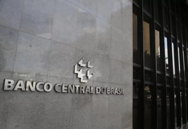 Funcionários do BC aprovam manutenção da greve por tempo indeterminado