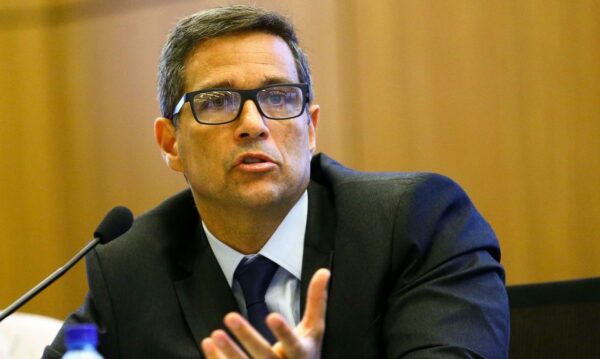 BC eleva juros a 13,25% com economia estagnada e desemprego elevado