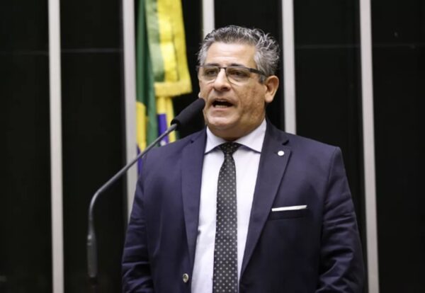 Para deputado, “Guedes e Bolsonaro querem ferrar Estados e municípios”