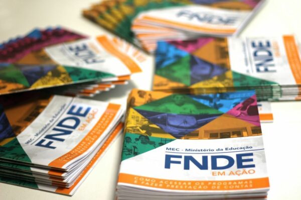 Controladoria aponta sobrepreço de R$ 1,5 bi em compra do FNDE