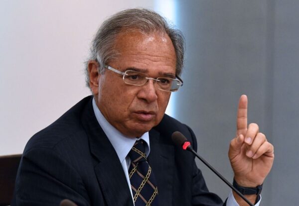 Câmara convoca Guedes para explicar reajuste salarial de policiais