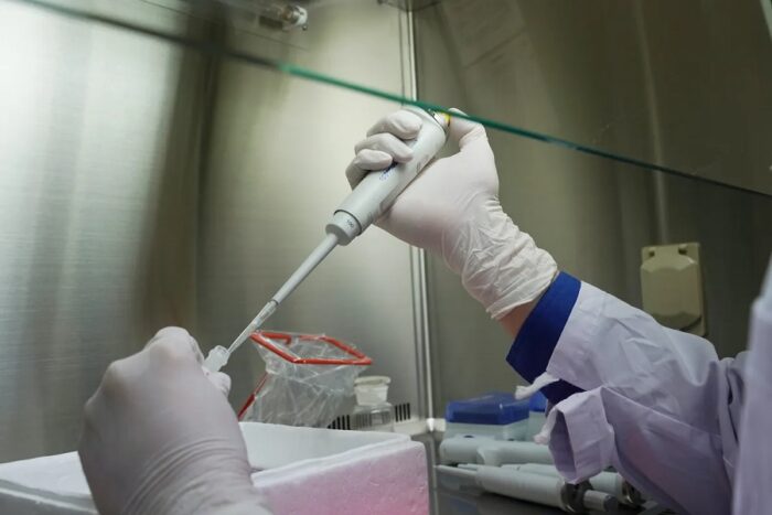 Pentágono admite ter financiado 46 laboratórios biológicos na Ucrânia