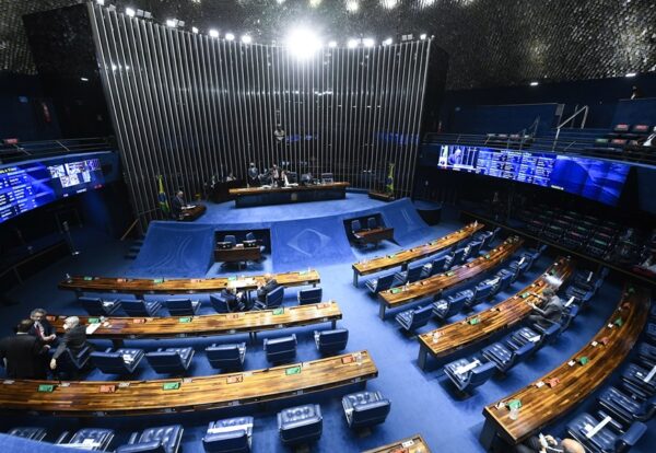 Senadores reagem contra PL que permite penhora de imóveis por bancos
