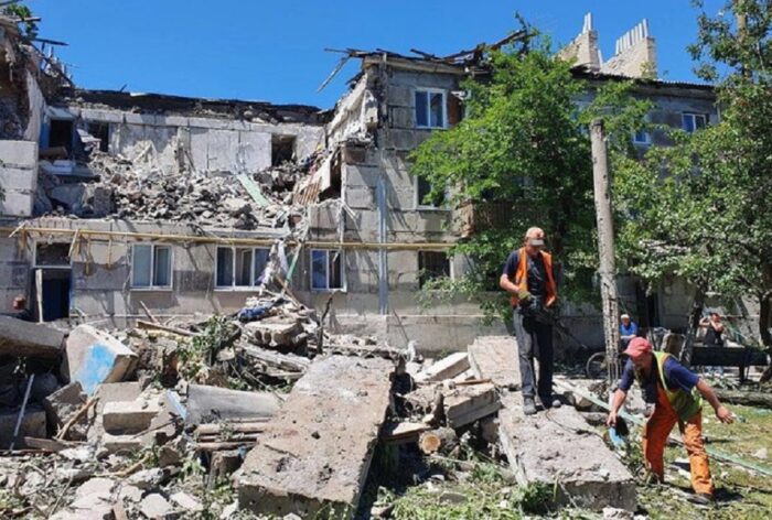 Tropas ucranianas disparam mísseis sobre cidade em Lugansk