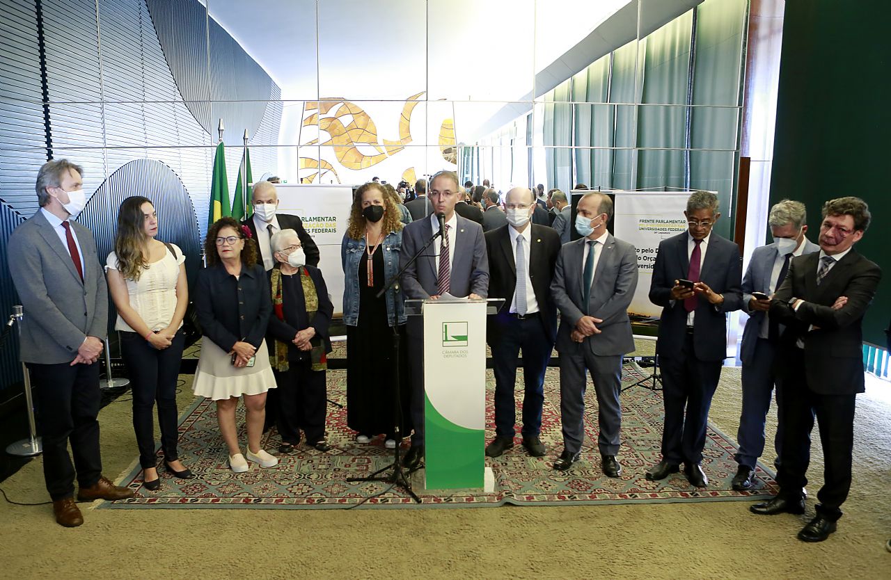 Ato na Câmara cobra desbloqueio de verbas para universidades