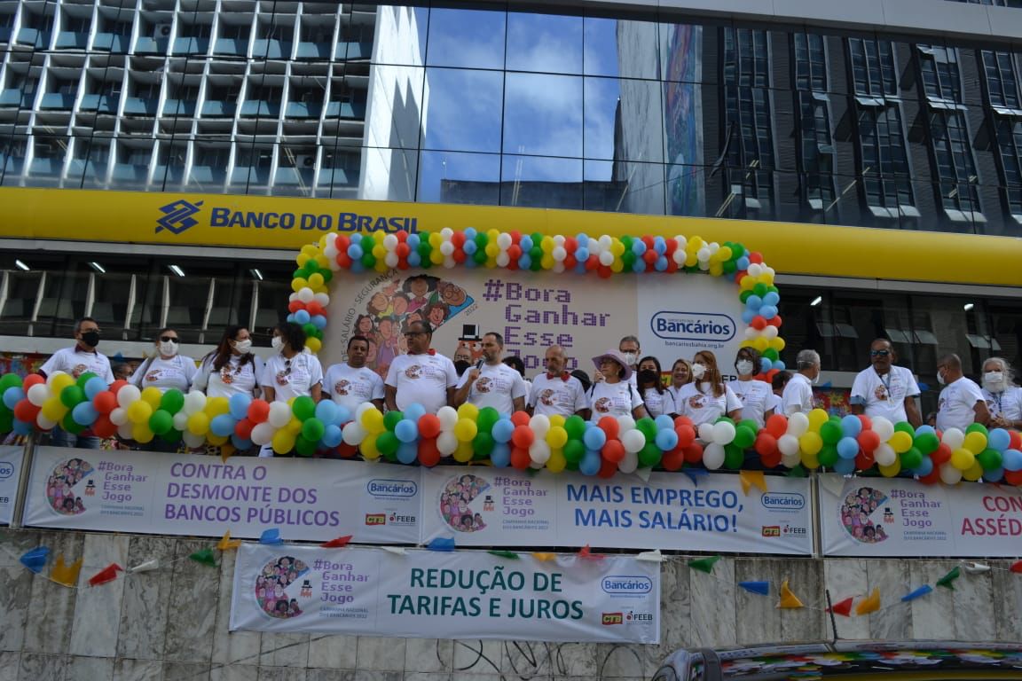 Bancários cobram 5% de aumento real após lucros bilionários dos bancos