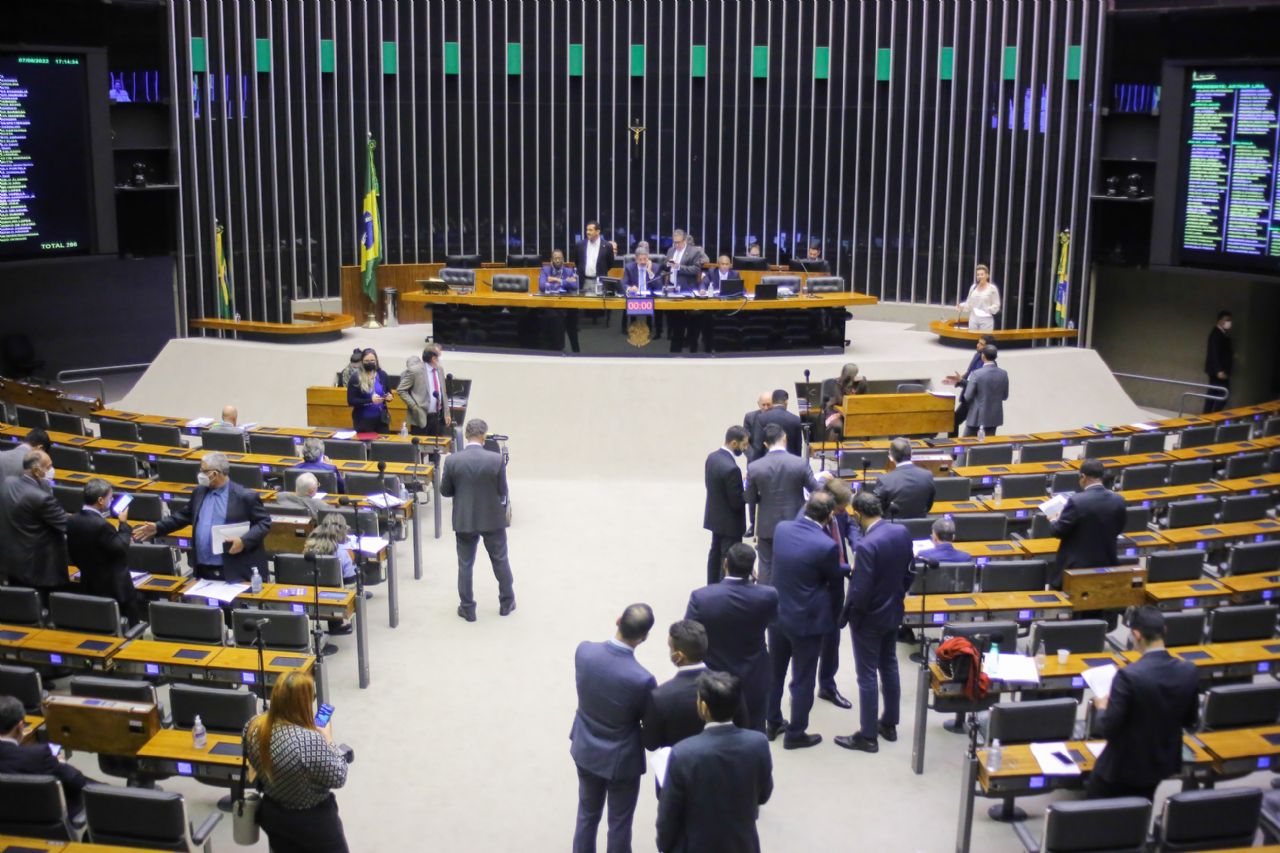 Câmara aprova PL sobre transparência no preço dos combustíveis