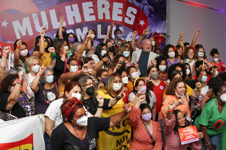Mulheres se mobilizam para construir programa de governo de Lula