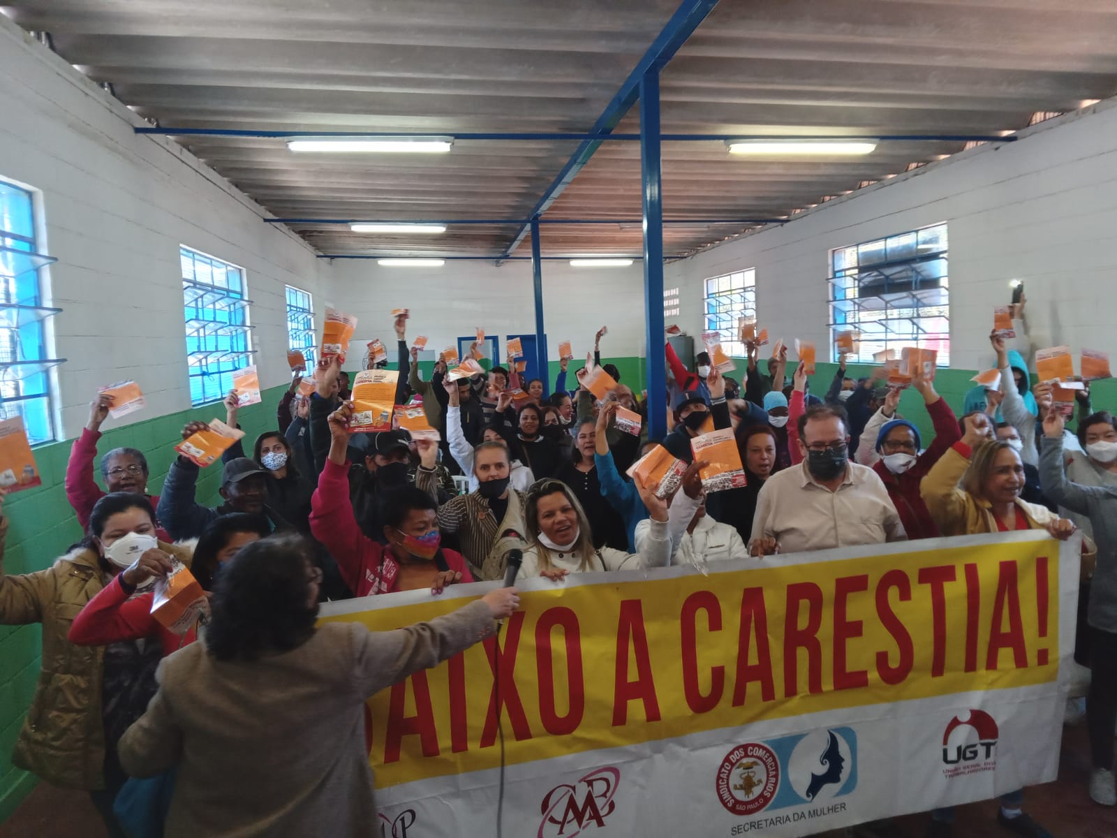 Luta contra a carestia começa a mobilizar a população