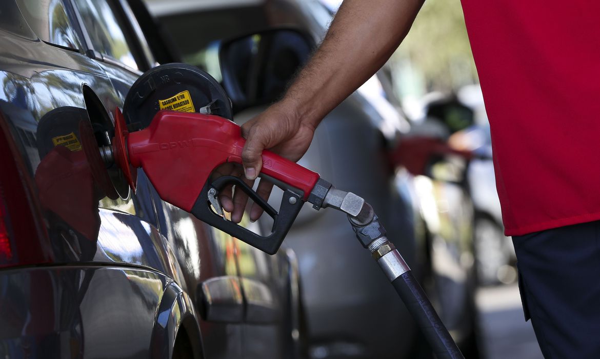 Governo Bolsonaro age para criar ambiente para venda da Petrobras