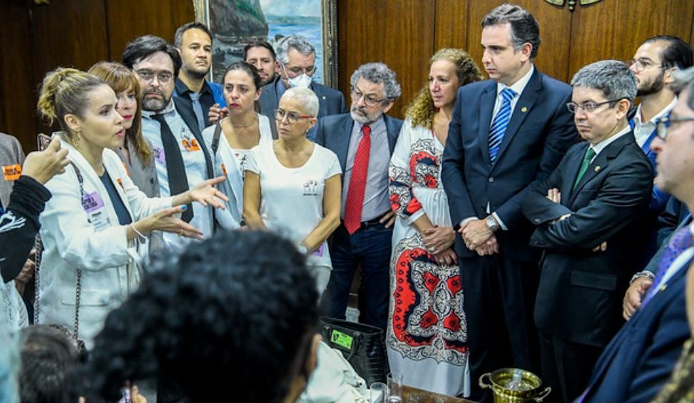 Parlamentares e artistas se mobilizam contra vetos às leis culturais