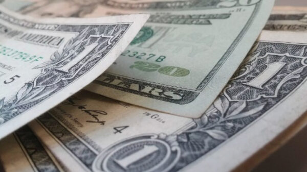 Bloqueio dos EUA a pagamentos dos títulos russos vai corroer o dólar