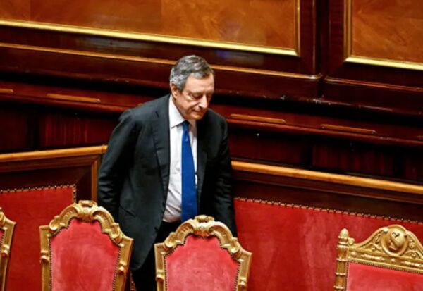 Após renúncia de premiê, presidente da Itália dissolve Parlamento