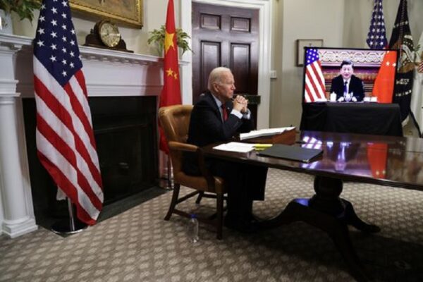 “Não brinque com fogo e respeite soberania da China”, diz Xi a Biden