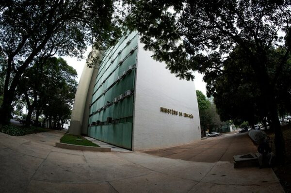 Juiz que mandou prender ex-ministro da Educação sofre ameaças