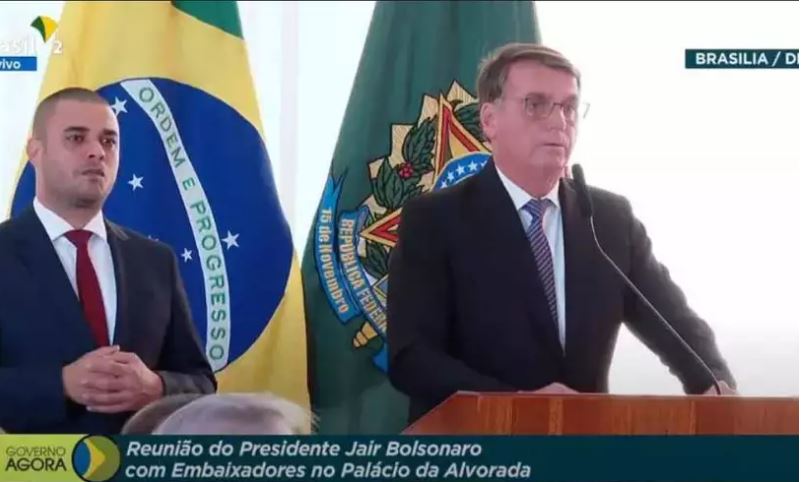 Para oposição, Bolsonaro cometeu crime
