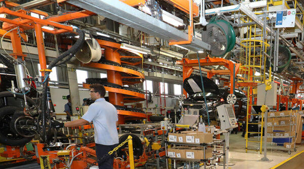 Produção industrial brasileira em maio varia 0,3% e no ano recua 2,6%