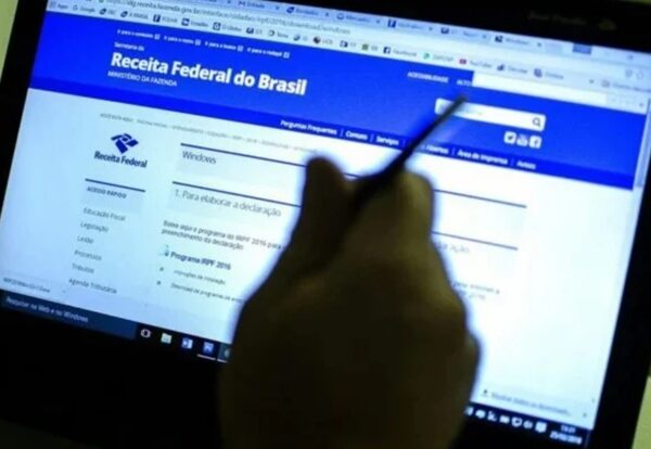 Defasagem da tabela do IR fará mais pobres pagarem imposto