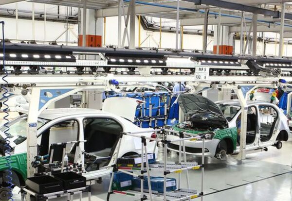 Mercedes-Benz afasta 6 mil trabalhadores em São Bernardo do Campo
