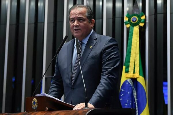 Líder do governo pediu dinheiro a empresário e ofereceu ajuda em órgão