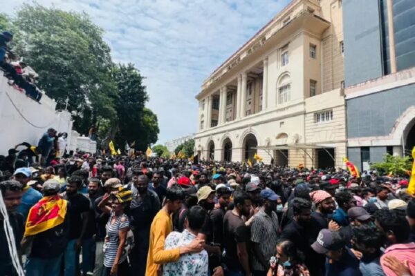 Levante contra carestia força renúncia do presidente do Sri Lanka