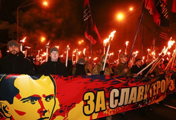 Sob pressão alemã, Zelensky retira embaixador apologista de nazis