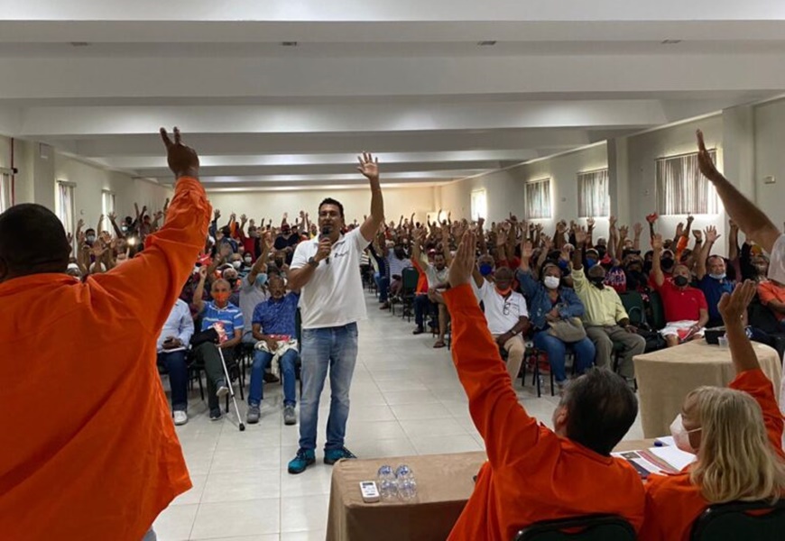 Petroleiros ampliam mobilização contra privatização da Petrobras