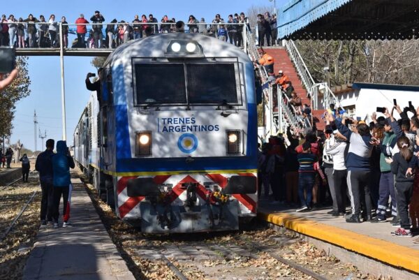 Argentina reestatiza trens e malha ferroviária do país