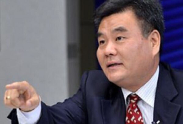 Hongjian: ‘Europa é maior perdedora ao dobrar-se às sanções dos EUA’