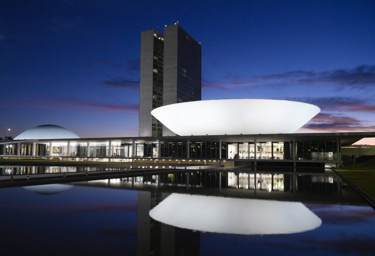 Congresso derruba vetos de Bolsonaro e retoma compensação a estados