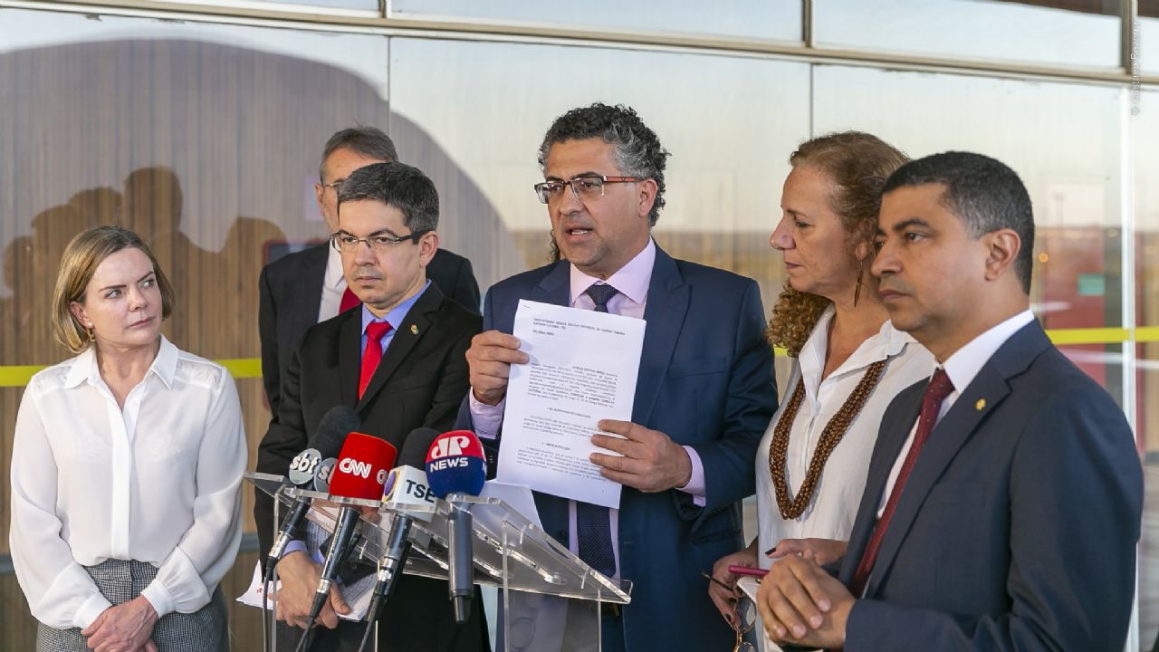 Oposição aciona TSE contra discurso de ódio de Bolsonaro na campanha