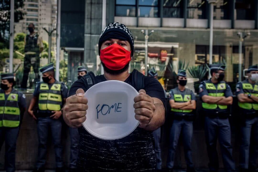 Em fala golpista, Bolsonaro tenta esconder fome, miséria e corrupção