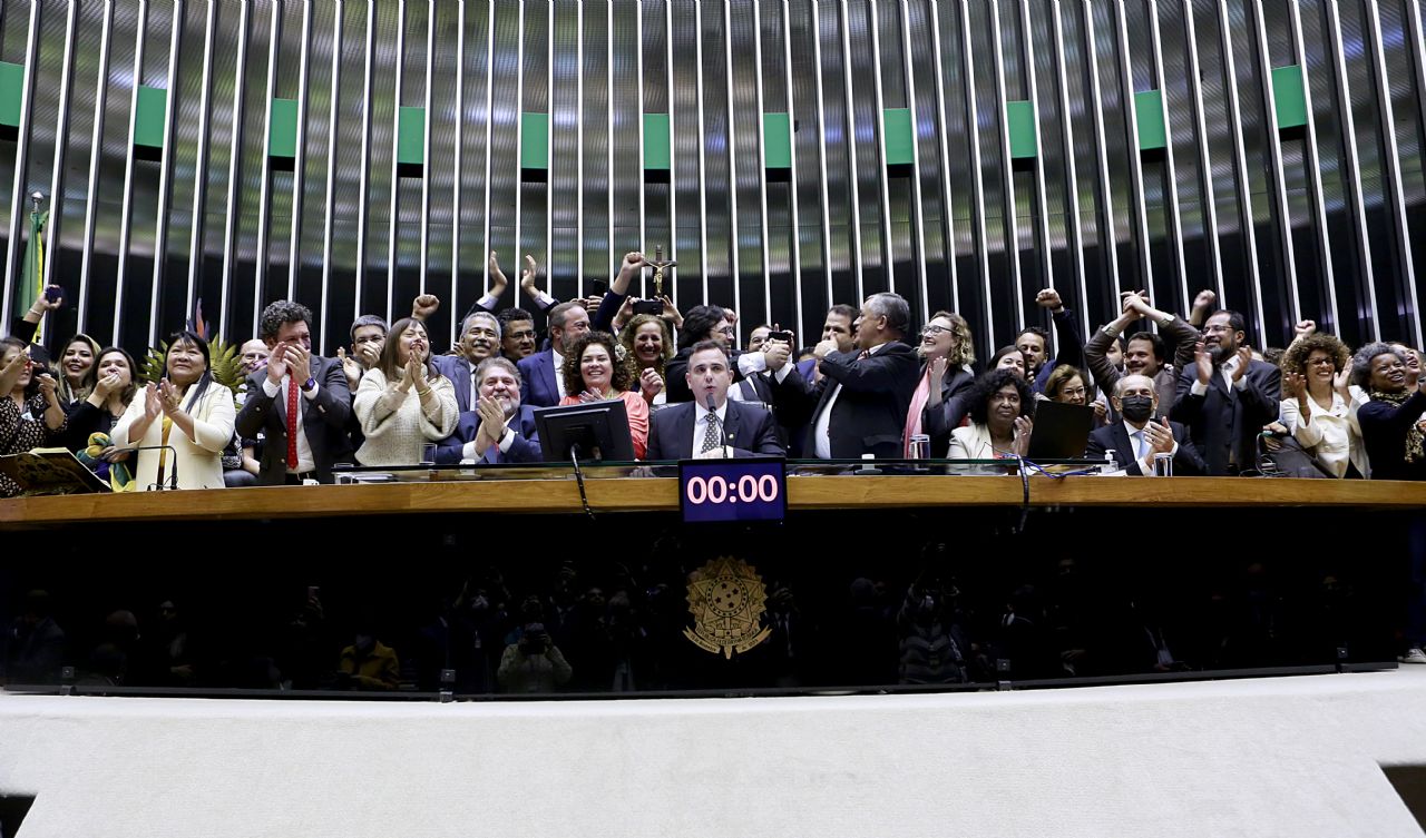 Com votos do PCdoB, Congresso derruba vetos às leis culturais