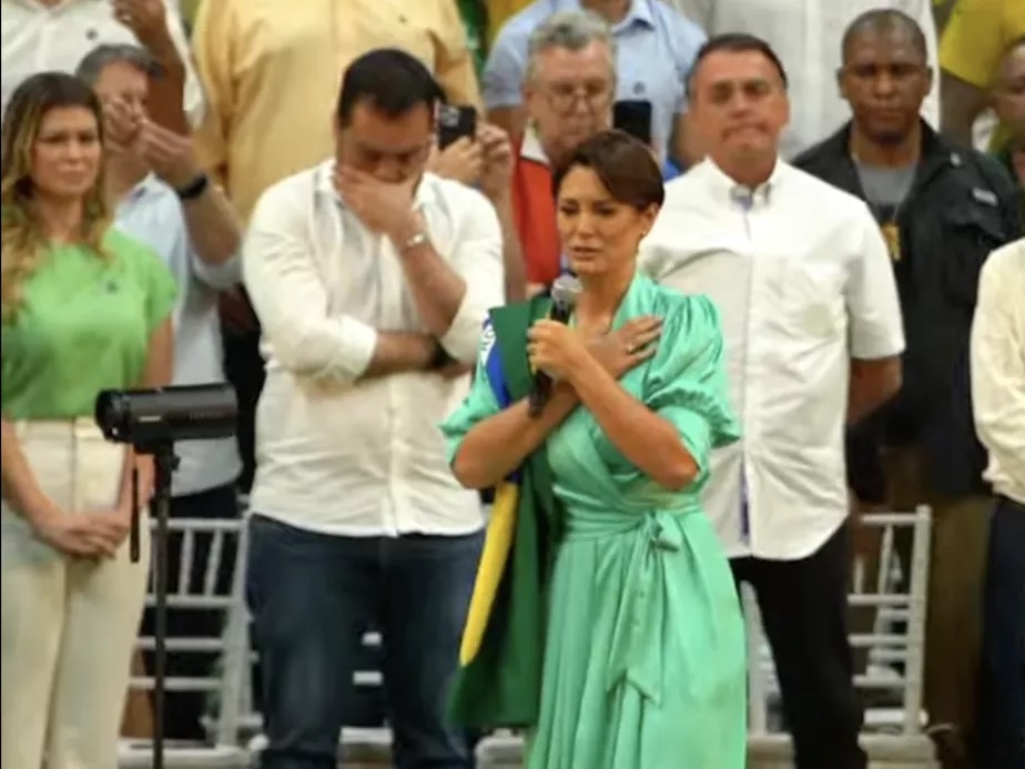 Michelle mente: Bolsonaro não propôs nenhuma lei de proteção à mulher
