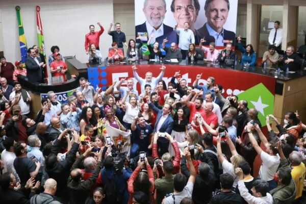 PCdoB-SC oficializa apoio à candidatura de Décio Lima ao governo