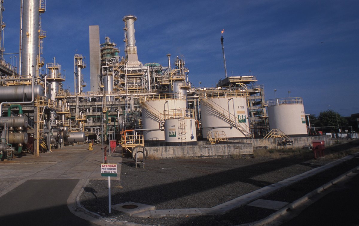 Na Bahia, Lula lamenta privatização da refinaria Landulfo Alves
