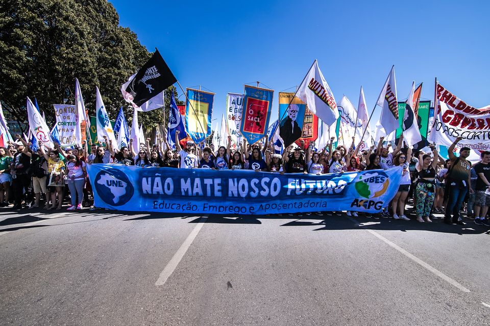 Projeto bolsonarista rouba futuro e perspectivas da juventude